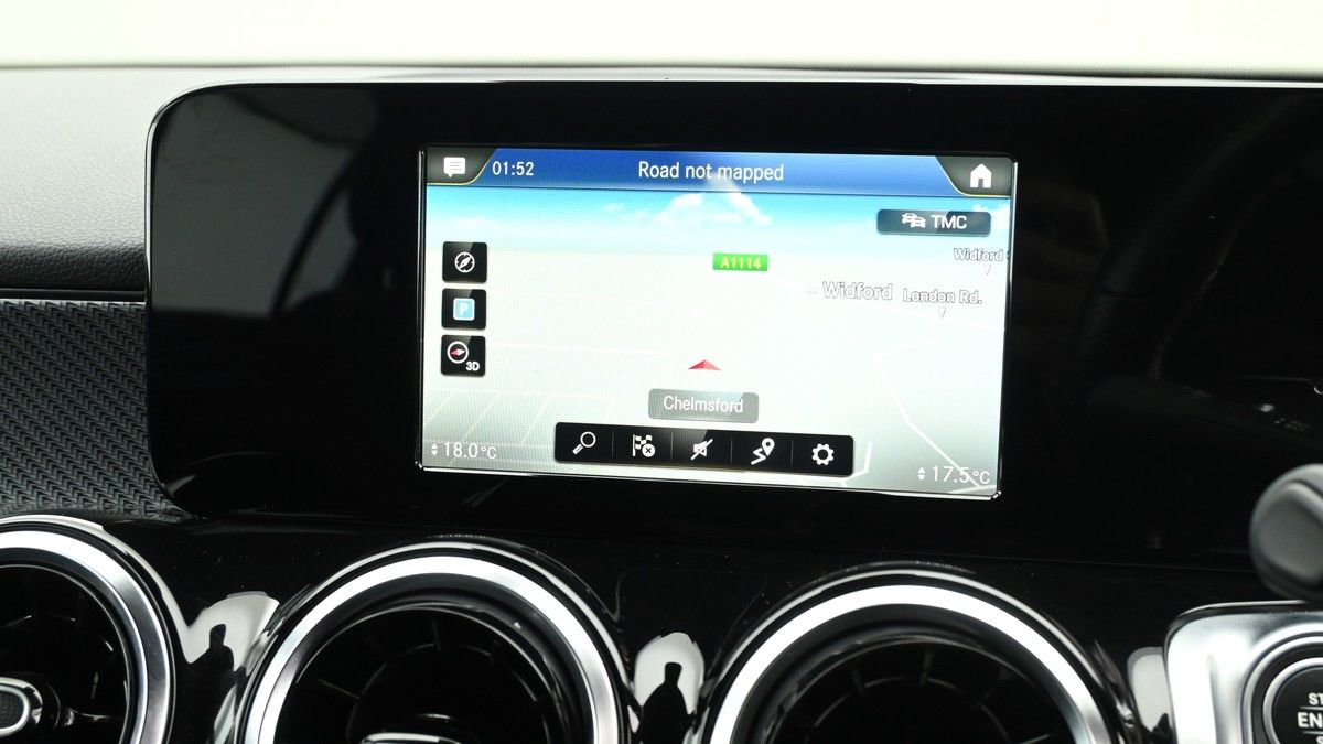 Mercedes-Benz GLB Image 11