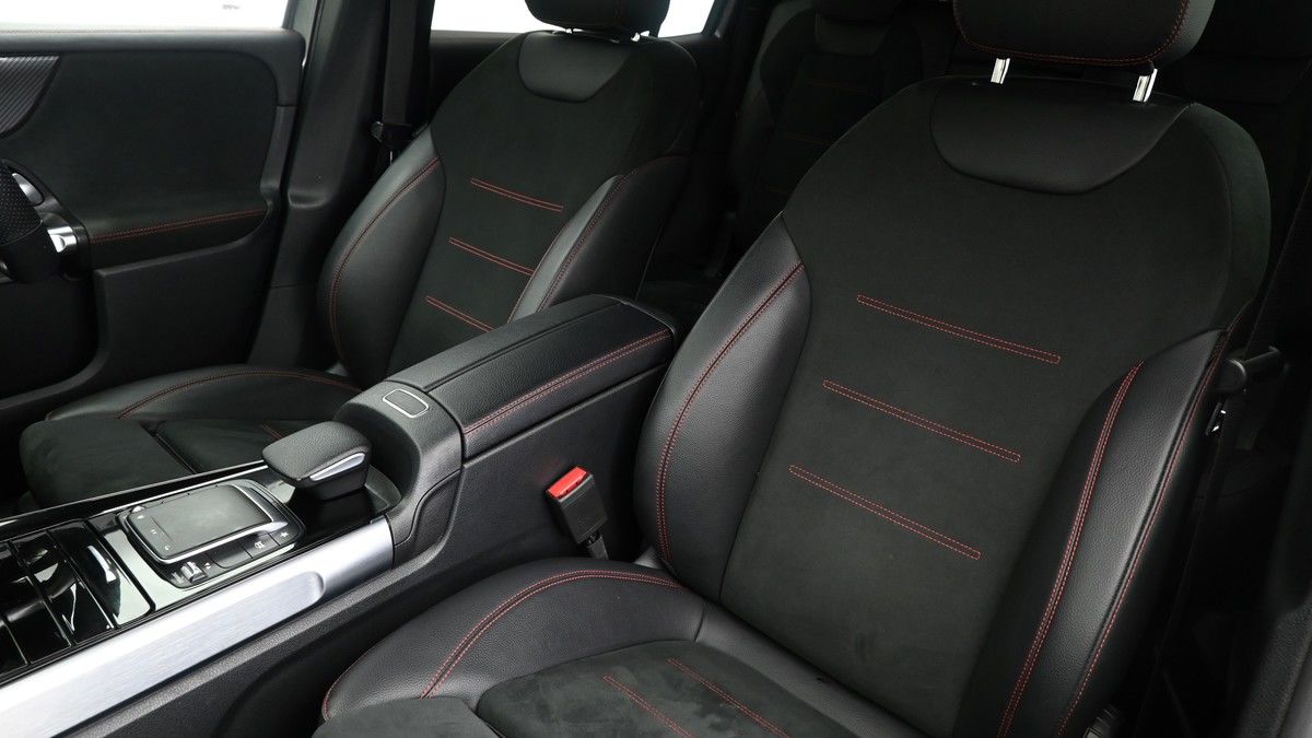Mercedes-Benz GLB Image 4