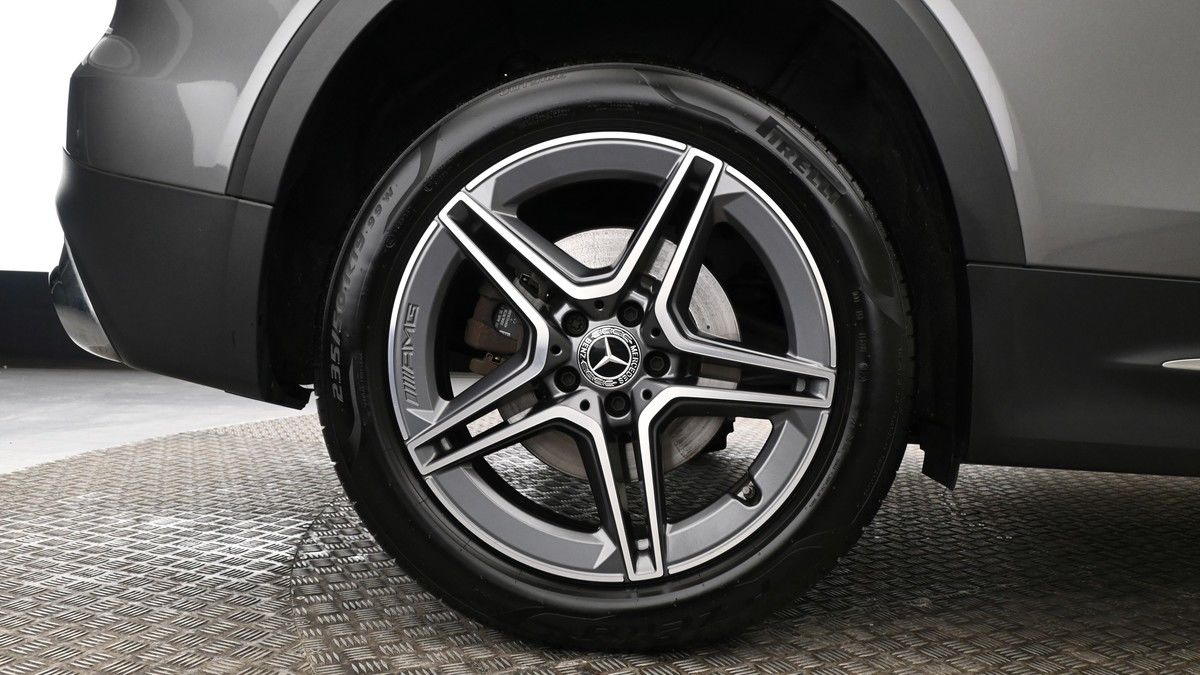 Mercedes-Benz GLB Image 9