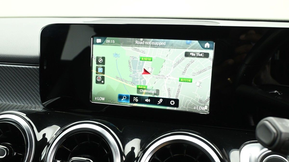 Mercedes-Benz GLB Image 12