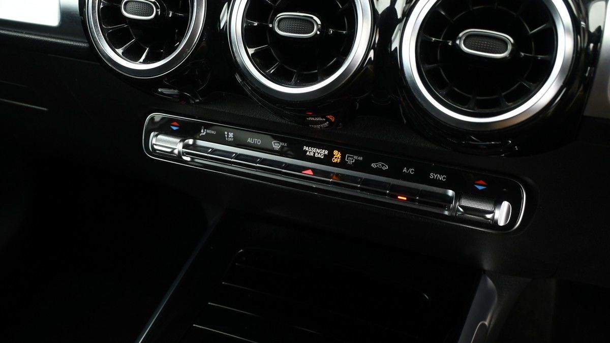 Mercedes-Benz GLB Image 11