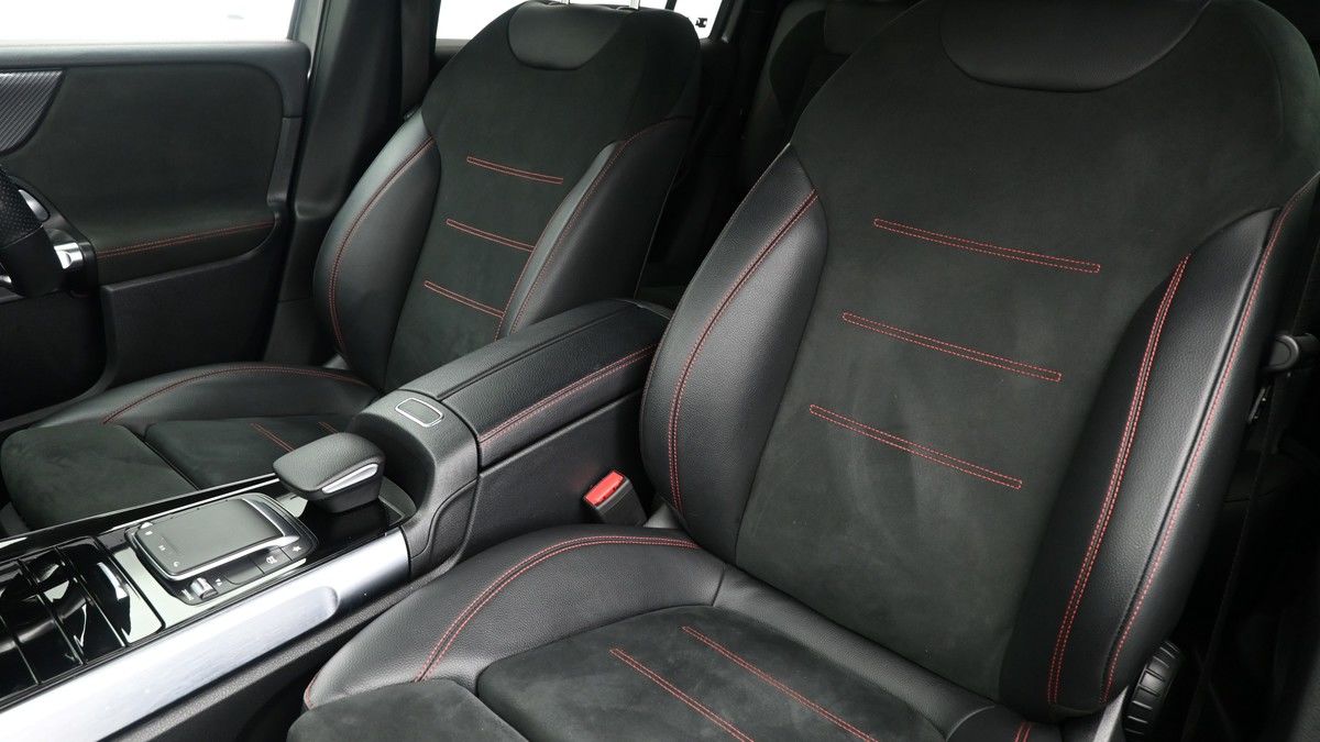 Mercedes-Benz GLB Image 4