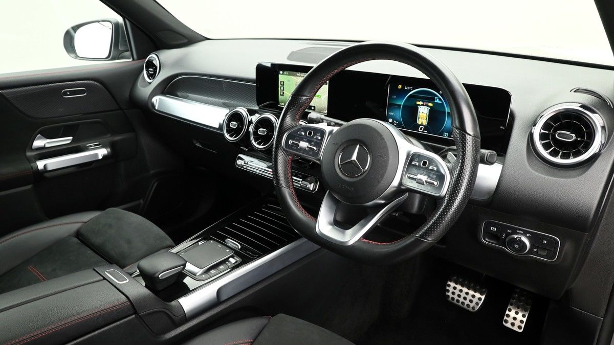 Mercedes-Benz GLB Image 3
