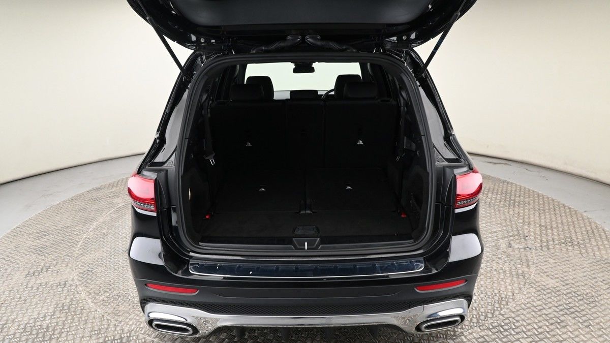 Mercedes-Benz GLB Image 10
