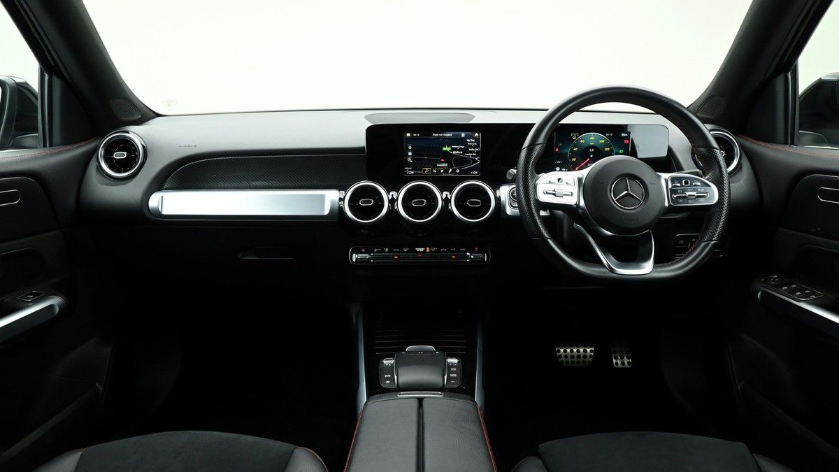 Mercedes-Benz GLB Image 14