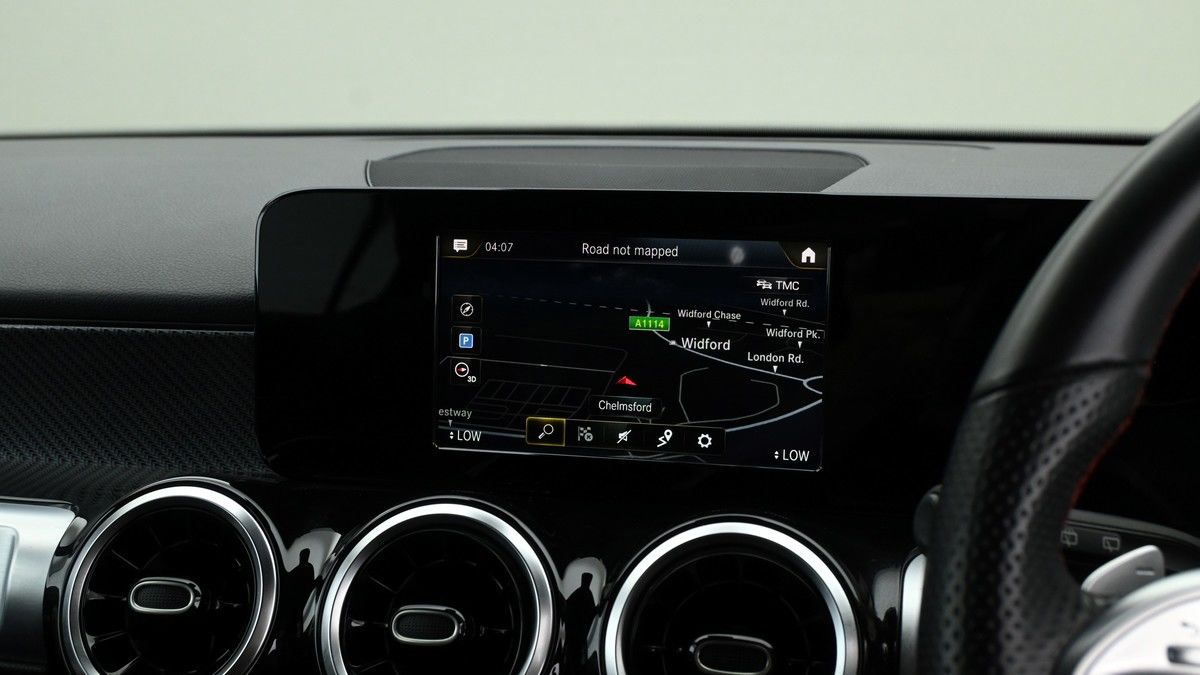 Mercedes-Benz GLB Image 11