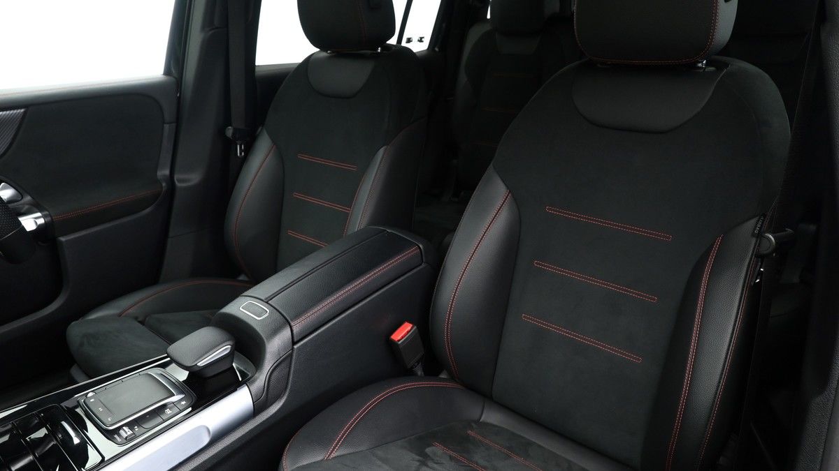 Mercedes-Benz GLB Image 4