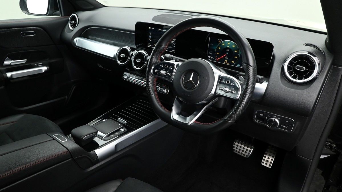 Mercedes-Benz GLB Image 3