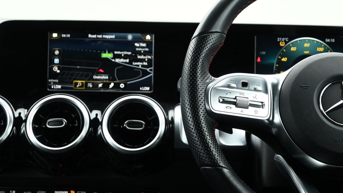 Mercedes-Benz GLB Image 15