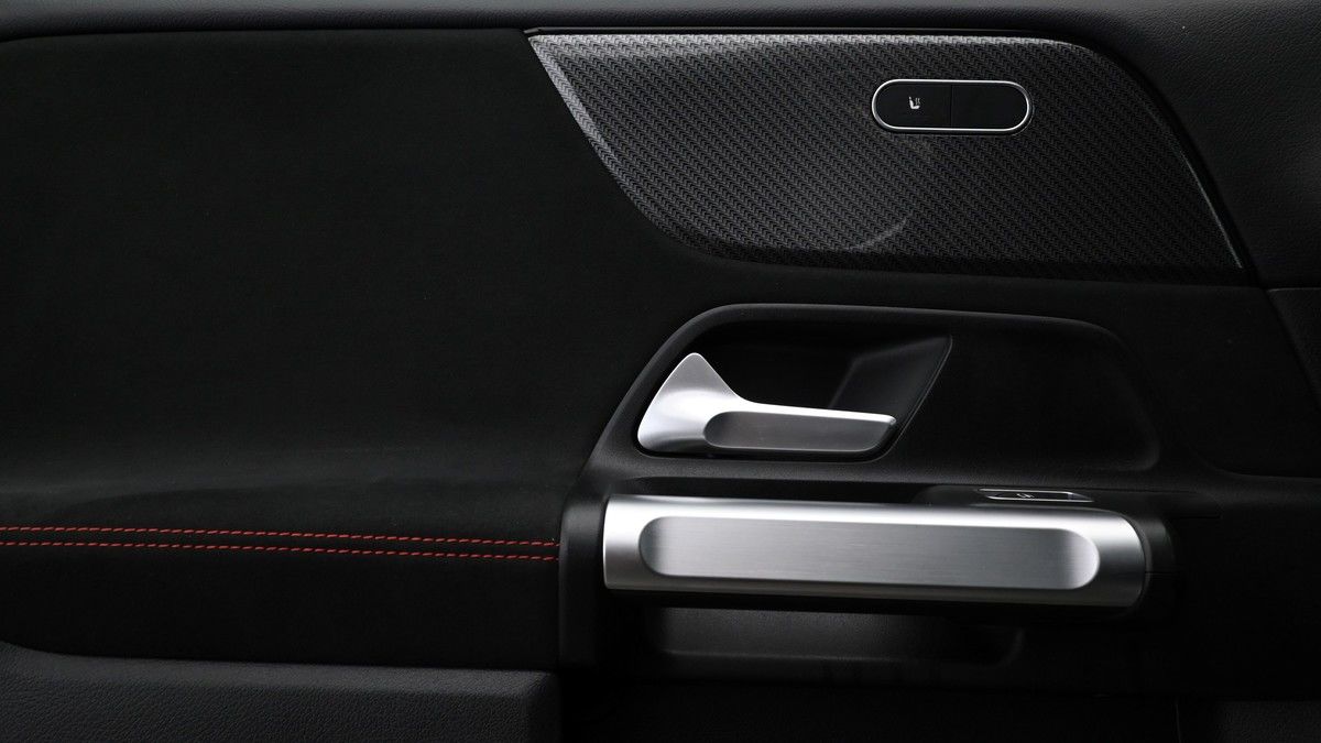 Mercedes-Benz GLB Image 13
