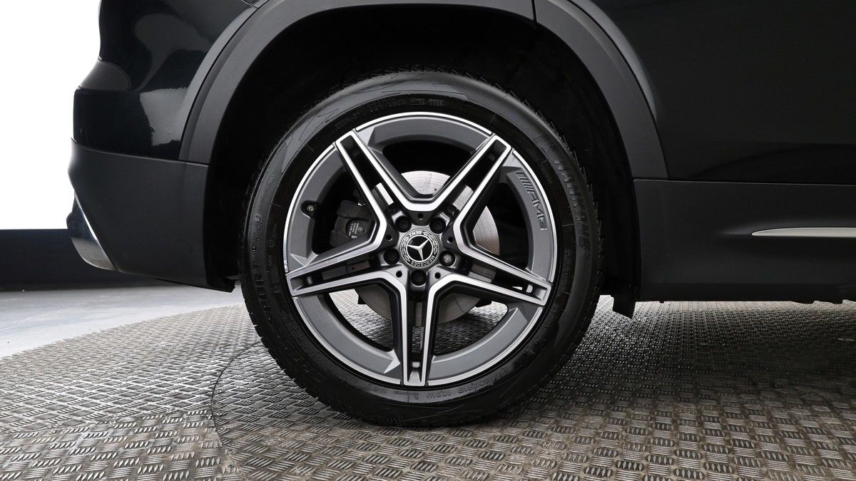 Mercedes-Benz GLB Image 9