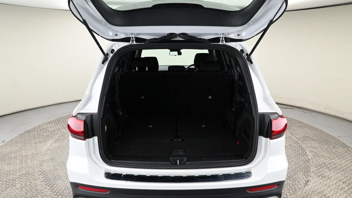 Mercedes-Benz GLB Image 9