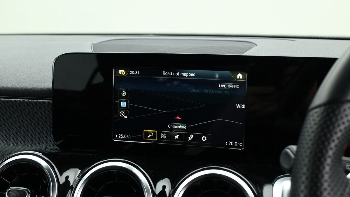 Mercedes-Benz GLB Image 10