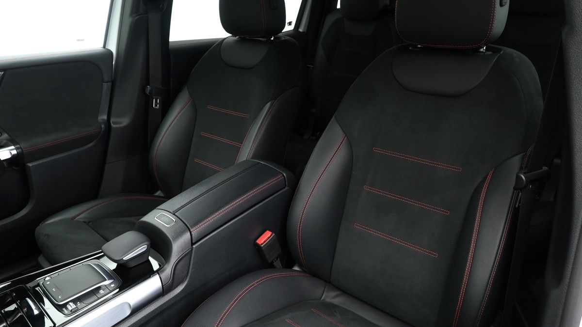 Mercedes-Benz GLB Image 3
