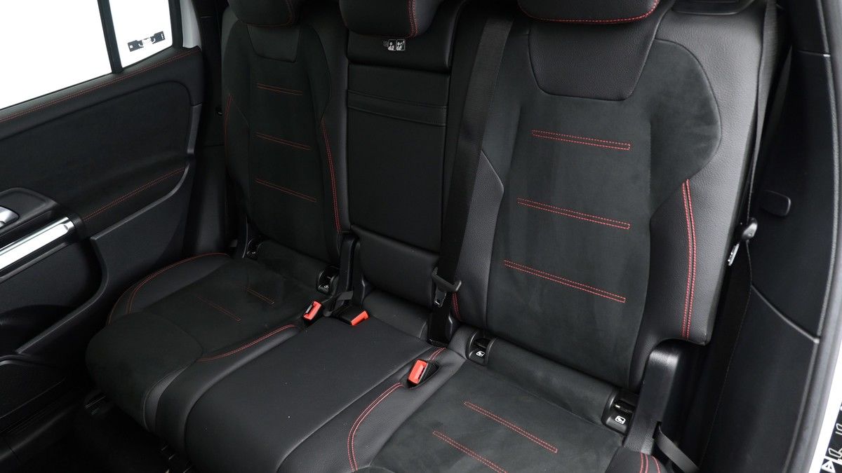 Mercedes-Benz GLB Image 4