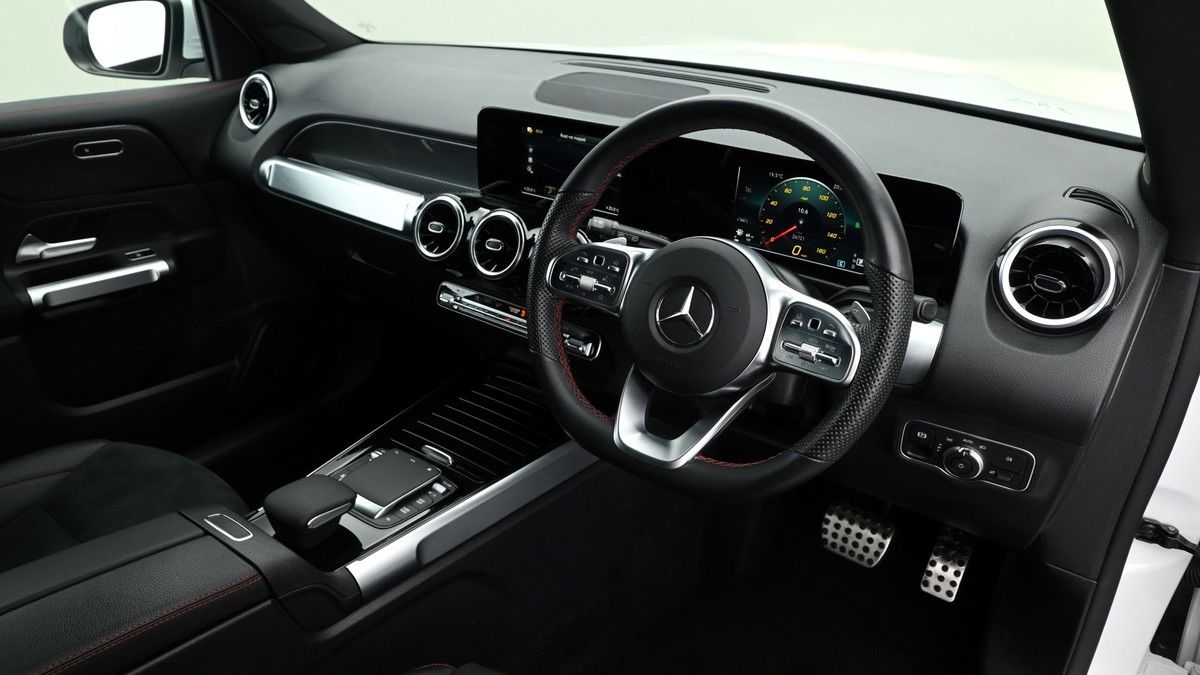 Mercedes-Benz GLB Image 2