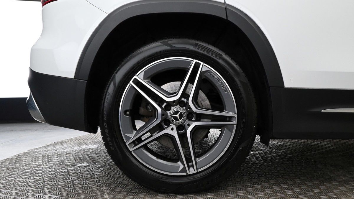 Mercedes-Benz GLB Image 8