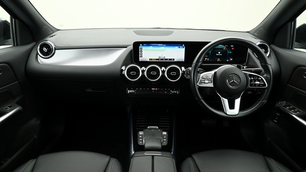Mercedes-Benz GLA Image 14