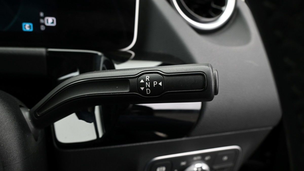 Mercedes-Benz GLA Image 2