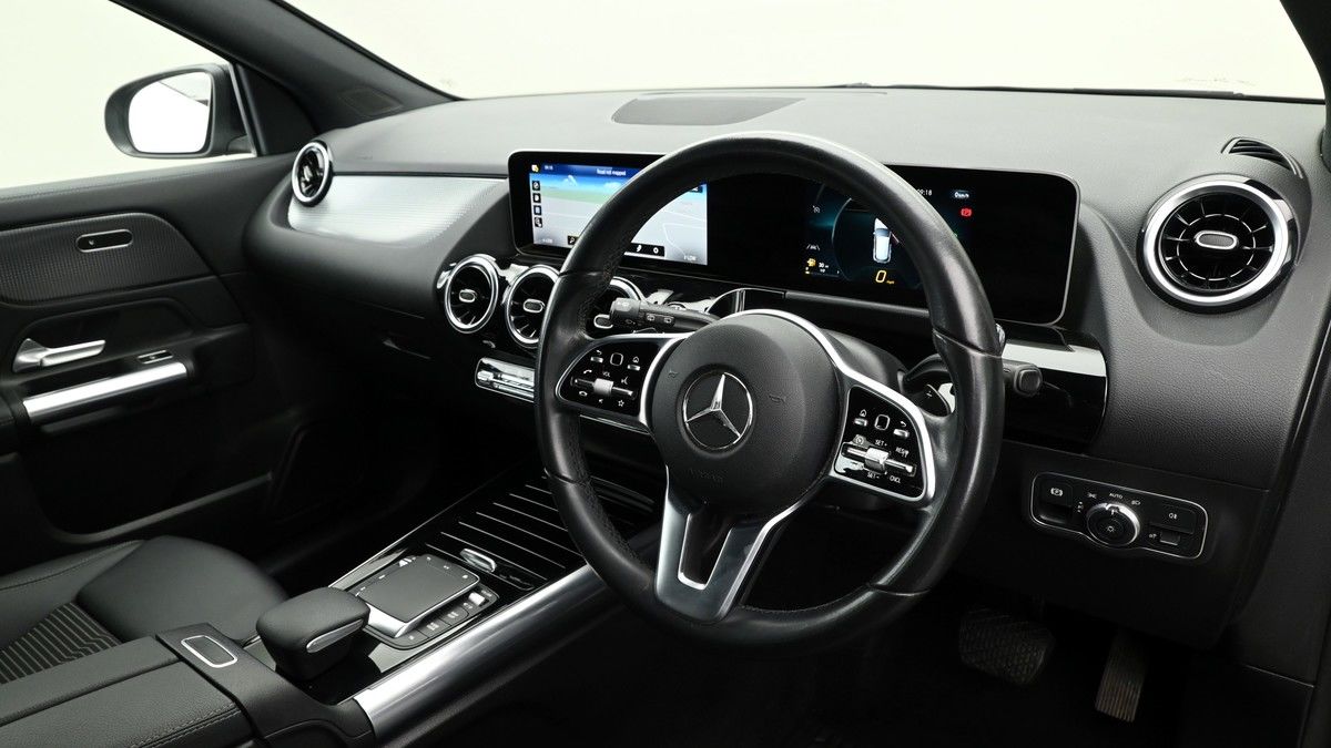 Mercedes-Benz GLA Image 3