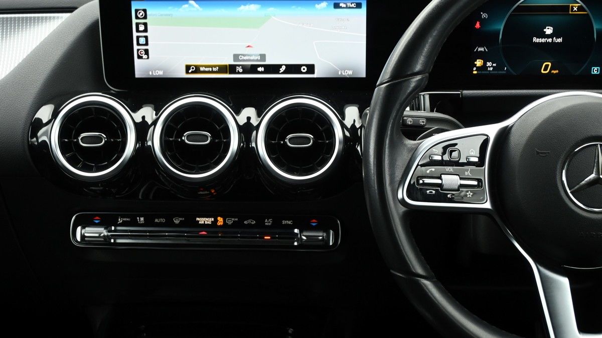 Mercedes-Benz GLA Image 15