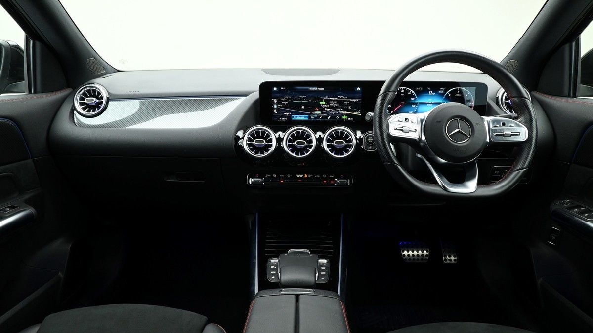 Mercedes-Benz GLA Image 13