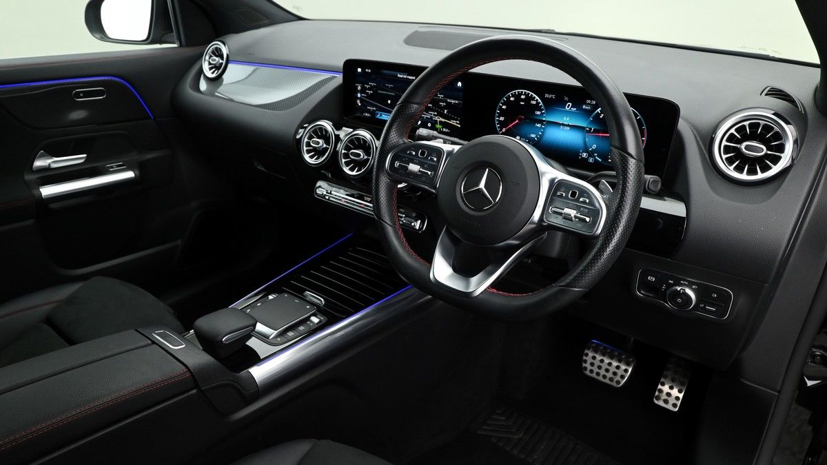 Mercedes-Benz GLA Image 2