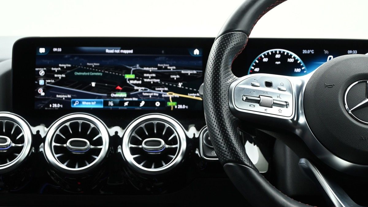 Mercedes-Benz GLA Image 14