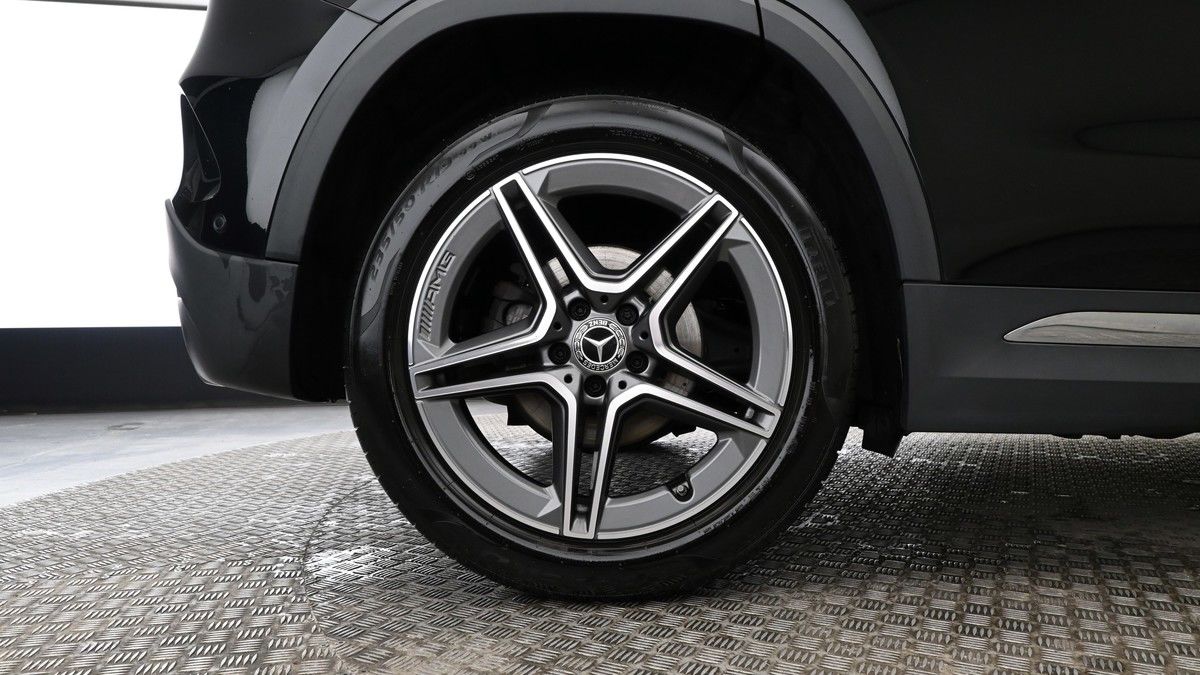 Mercedes-Benz GLA Image 8