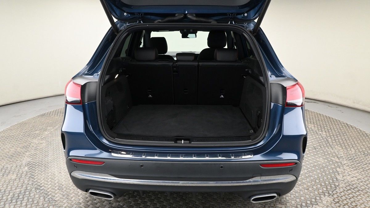 Mercedes-Benz GLA Image 10