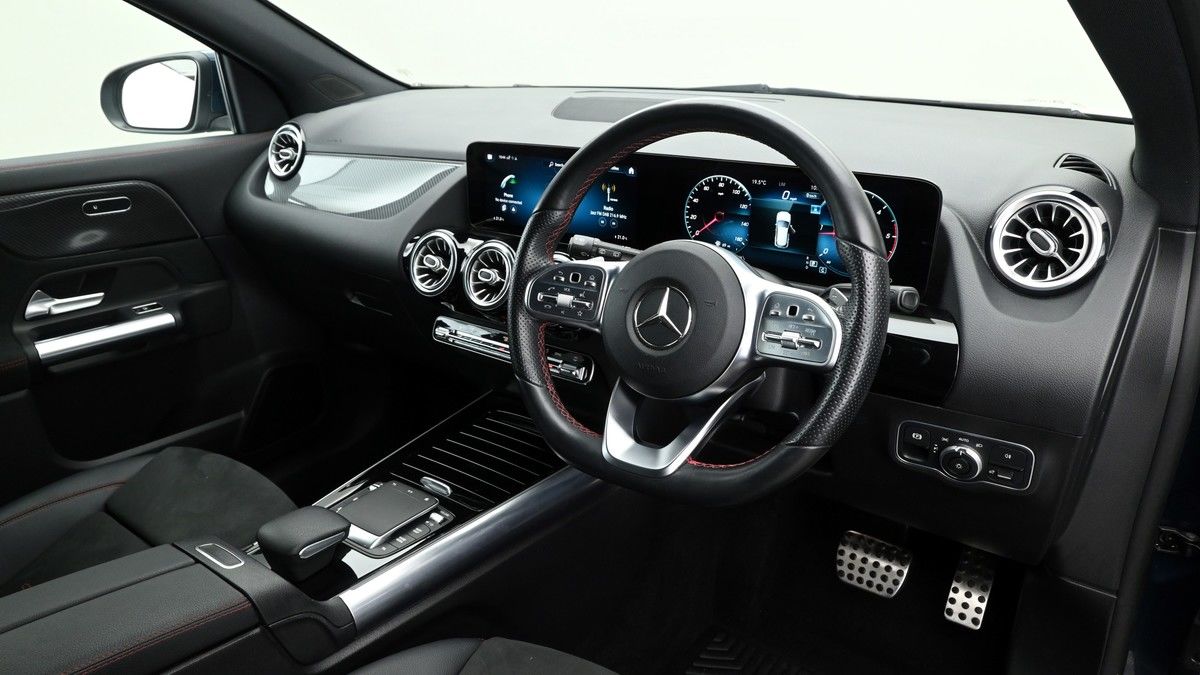 Mercedes-Benz GLA Image 3