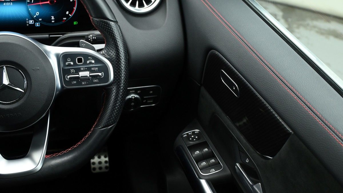 Mercedes-Benz GLA Image 16