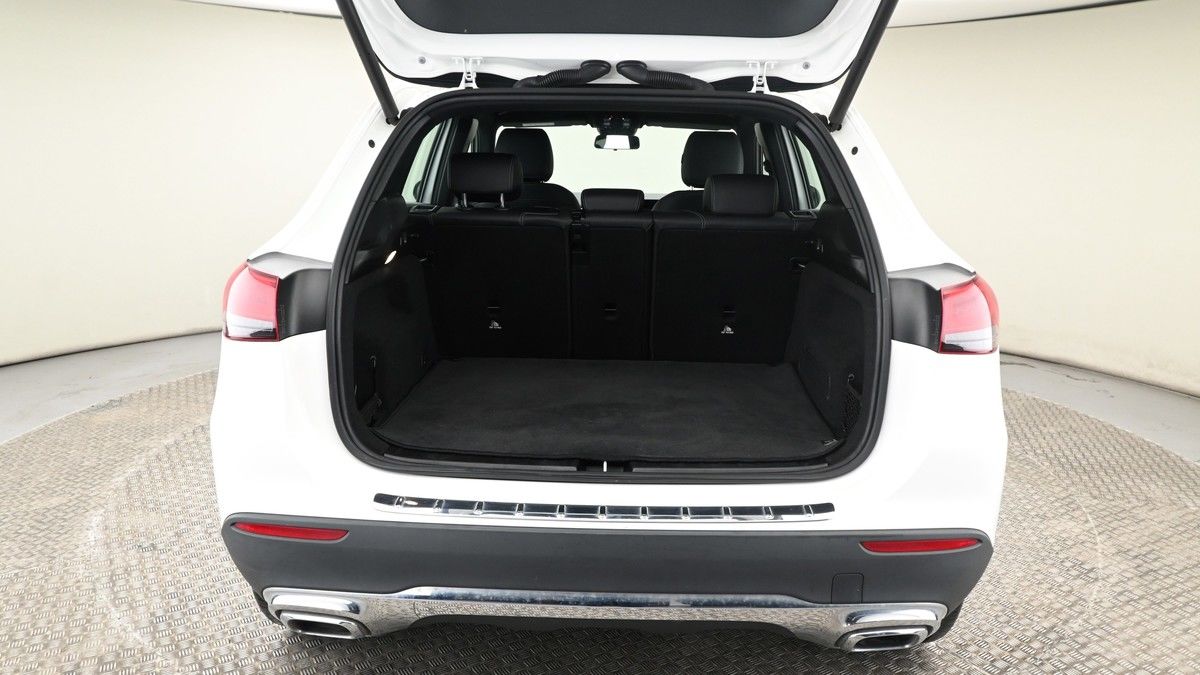 Mercedes-Benz GLA Image 10