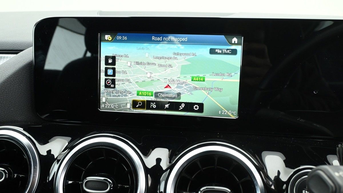 Mercedes-Benz GLA Image 11
