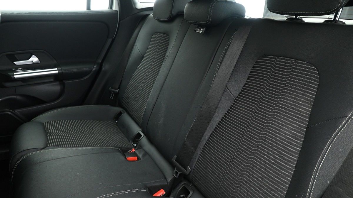 Mercedes-Benz GLA Image 5