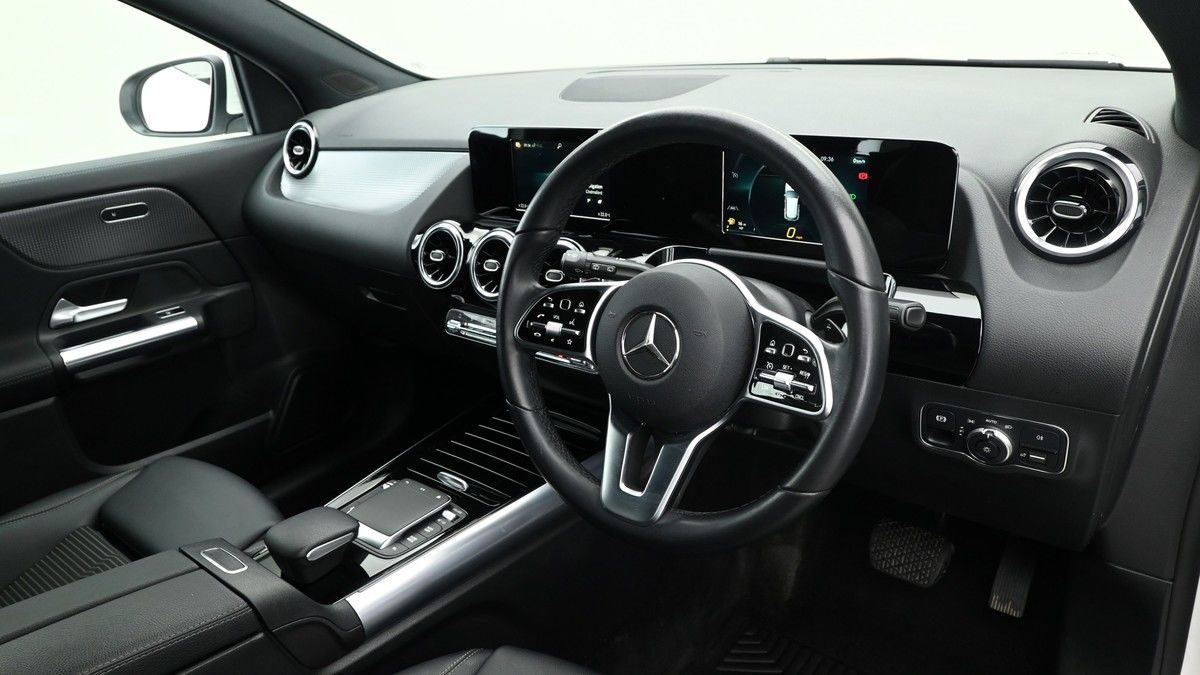 Mercedes-Benz GLA Image 3