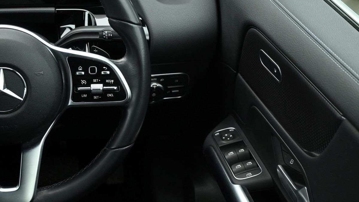 Mercedes-Benz GLA Image 16