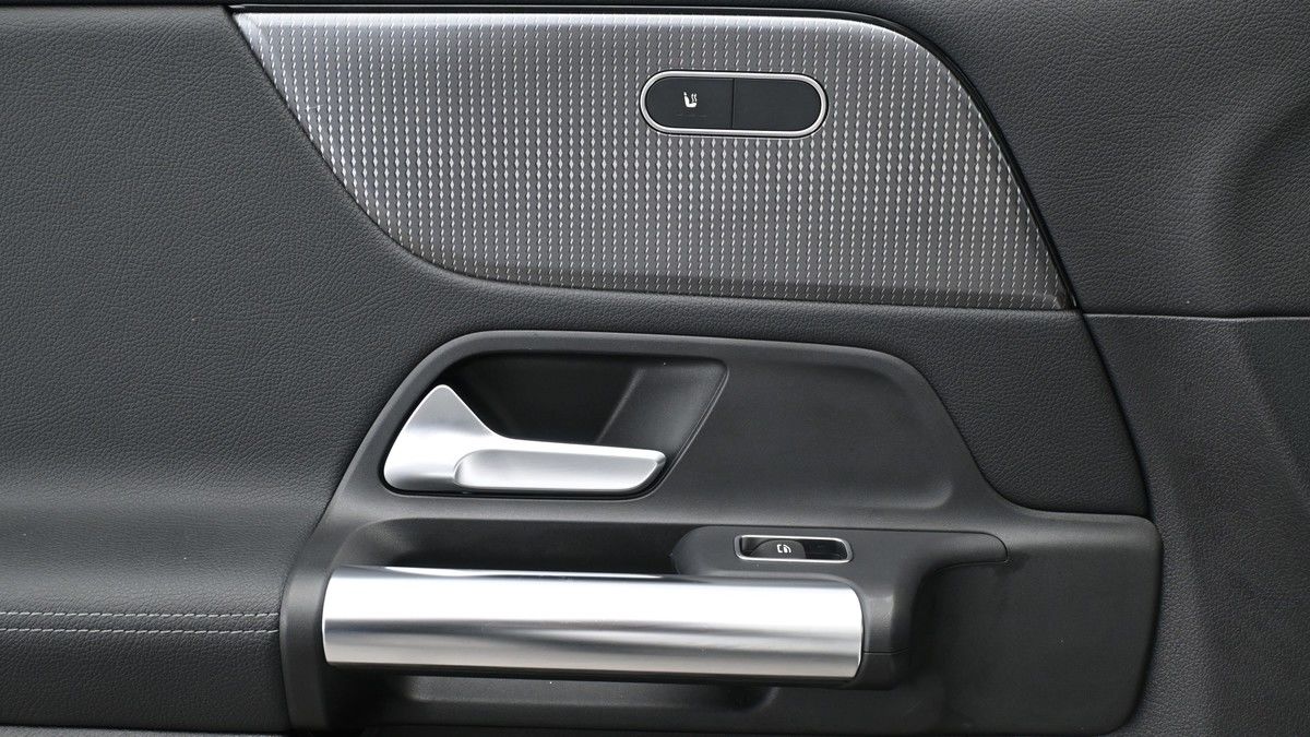 Mercedes-Benz GLA Image 13