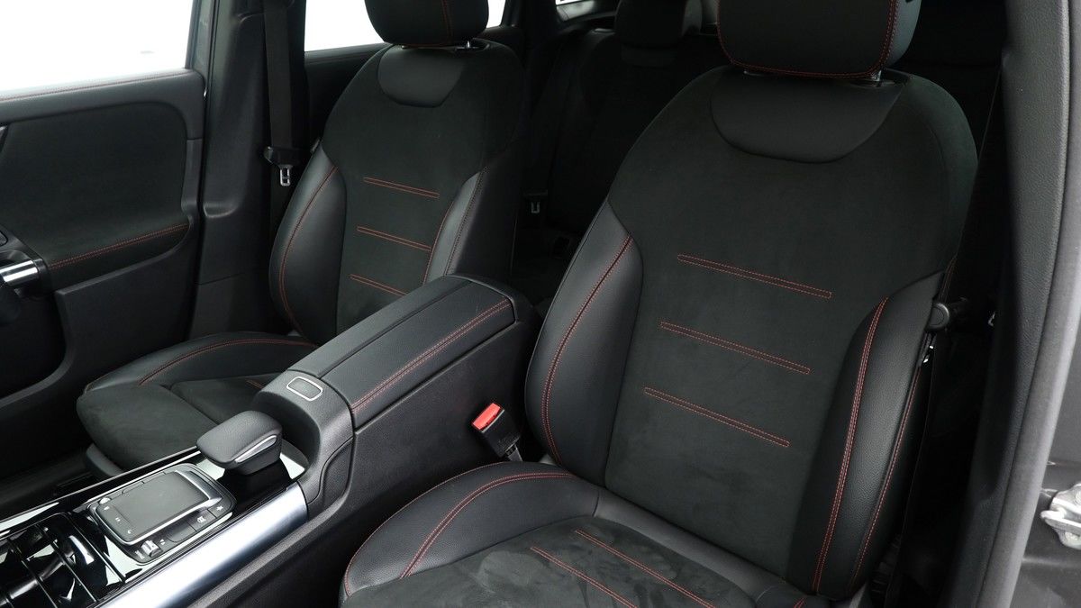 Mercedes-Benz GLA Image 3