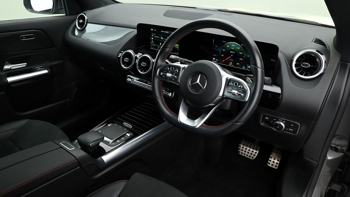 Mercedes-Benz GLA Image 2