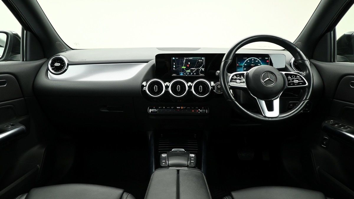 Mercedes-Benz GLA Image 13