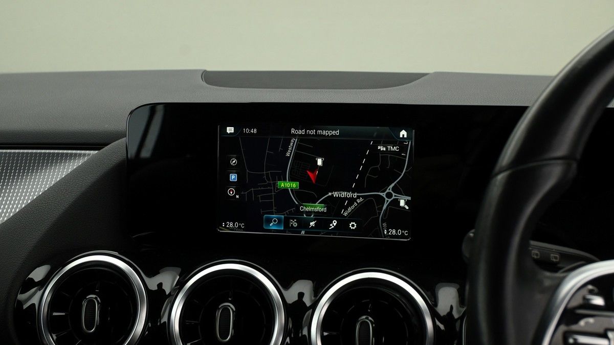 Mercedes-Benz GLA Image 10