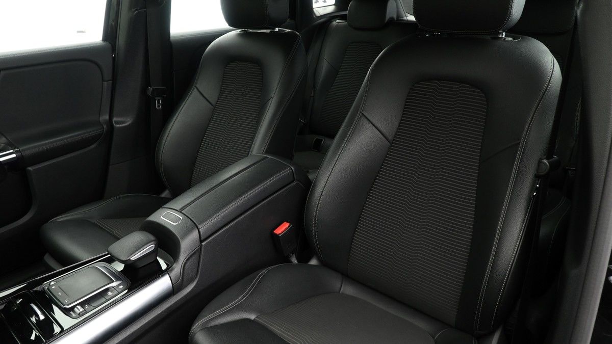 Mercedes-Benz GLA Image 3