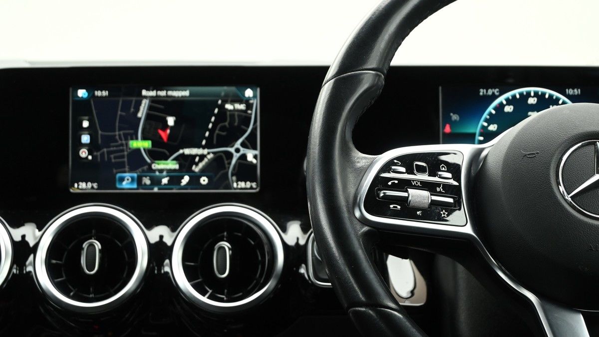 Mercedes-Benz GLA Image 14