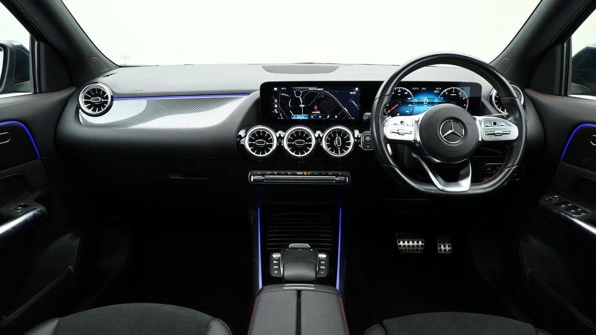 Mercedes-Benz GLA Image 14