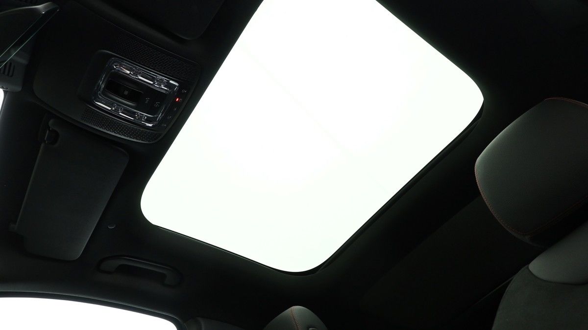 Mercedes-Benz GLA Image 2