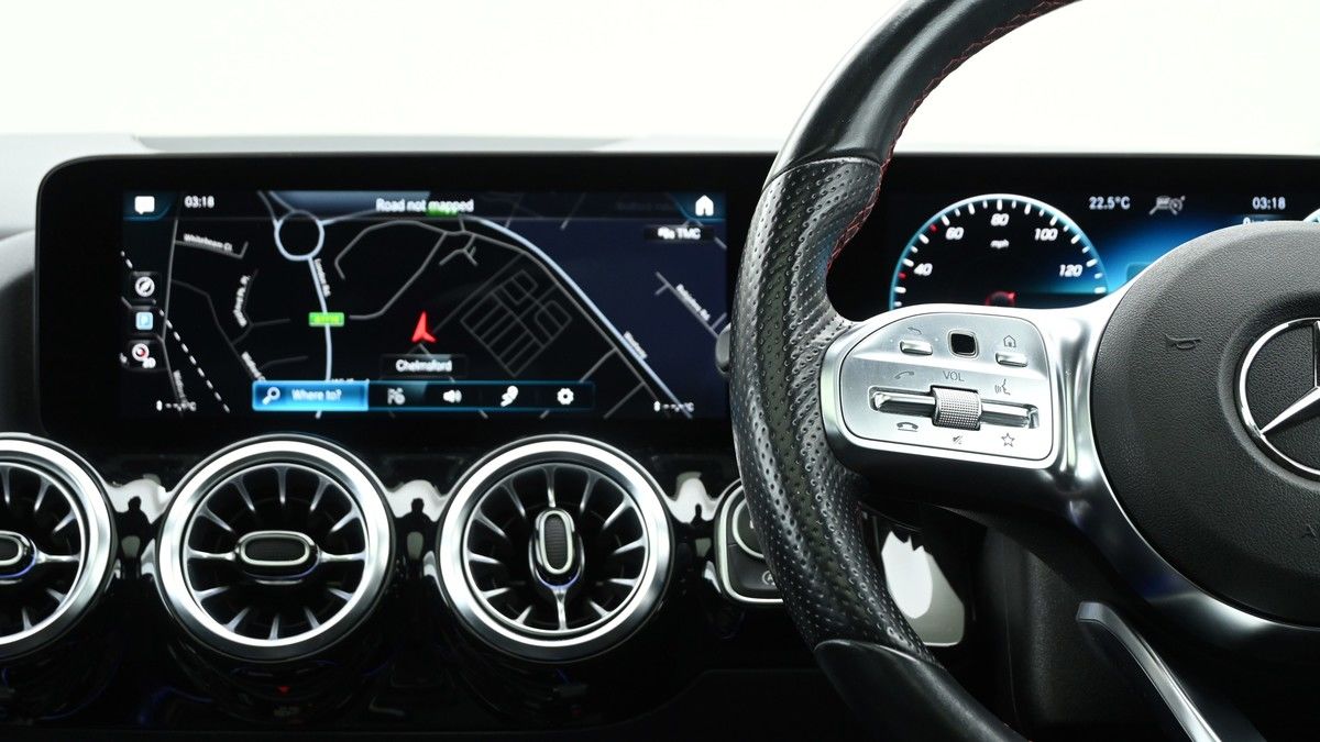 Mercedes-Benz GLA Image 15