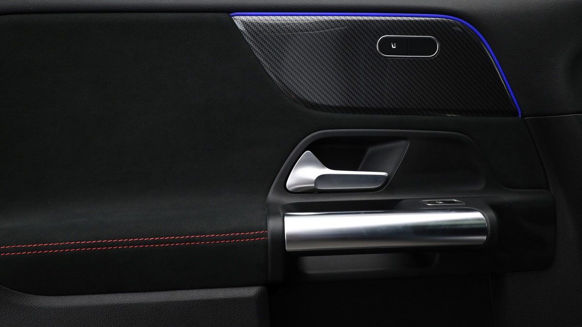 Mercedes-Benz GLA Image 13
