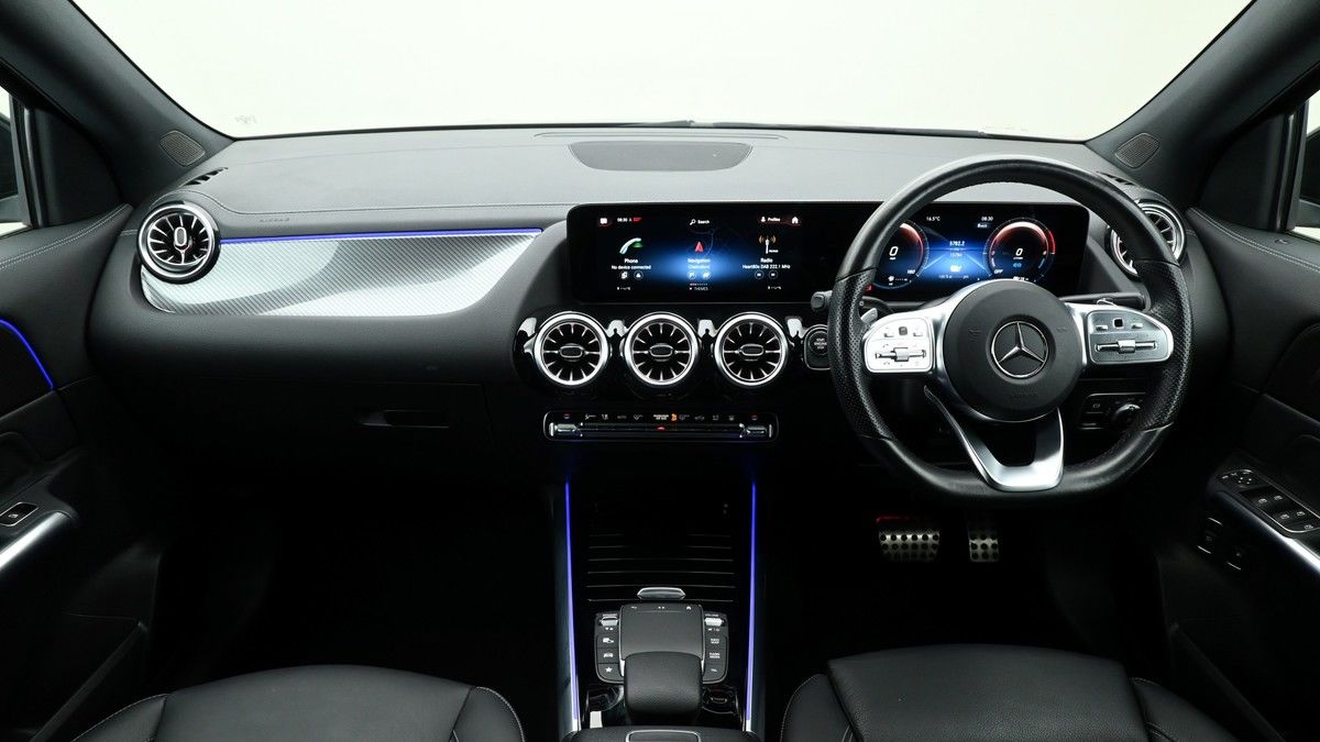 Mercedes-Benz GLA Image 14