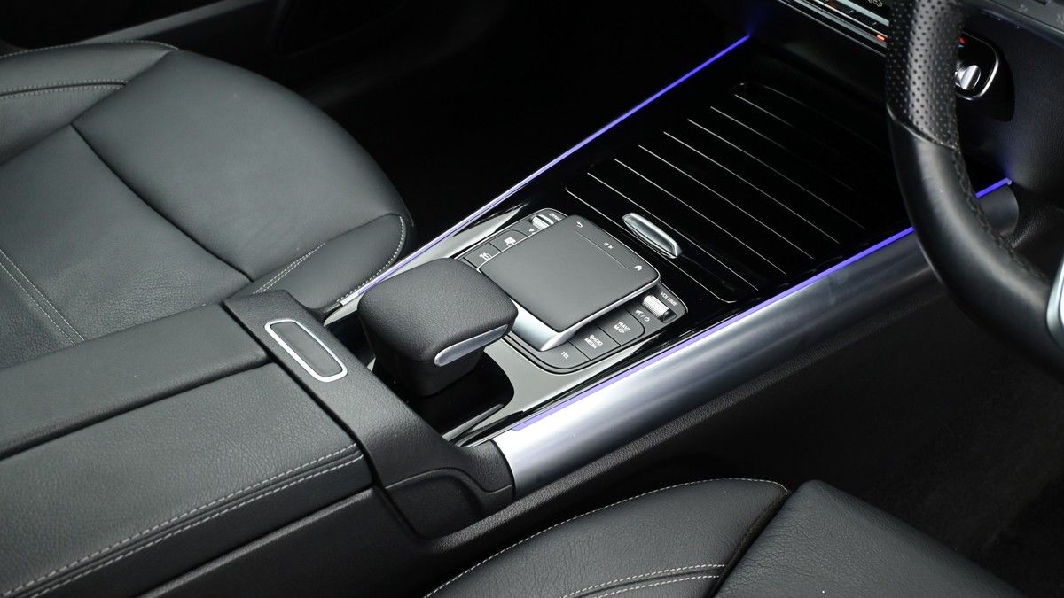 Mercedes-Benz GLA Image 2